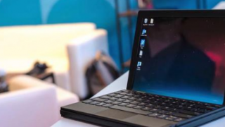 联想ThinkPadX1Fold可折叠笔记本电脑具有可折叠的OLED触摸屏
