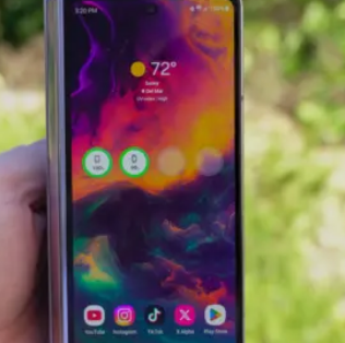 GalaxyZFold6最终可能会带来更宽的覆盖屏幕